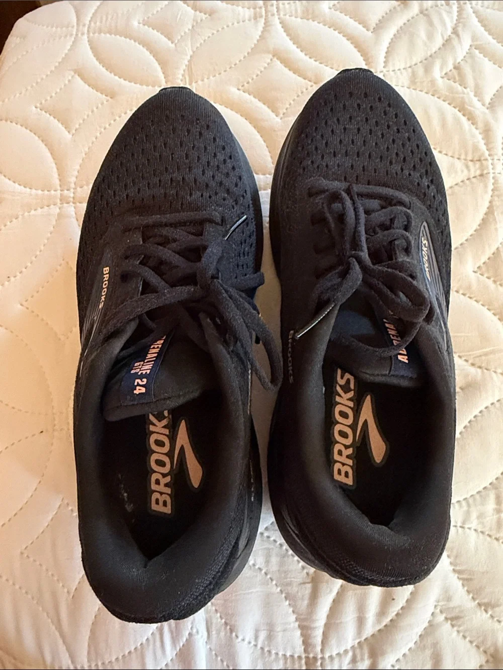Brooks women’s Dark Blue/Black Adrenaline GTS 24 - barely worn!
